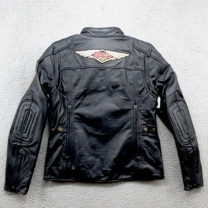 Patented Triple Vent System for customized cooling.